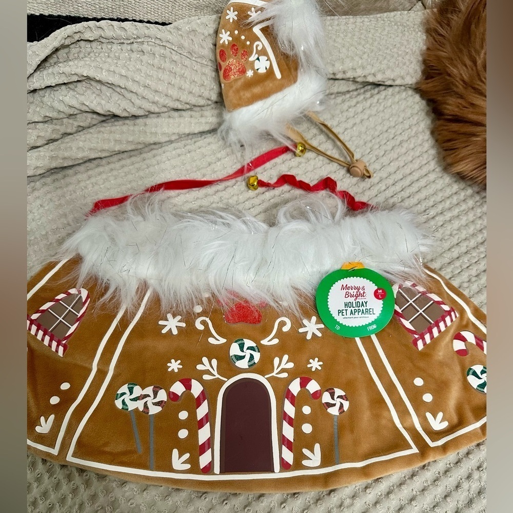 Merry & Bright Gingerbread House Pet Cape & Hat Set – Size M/L – New with Tags